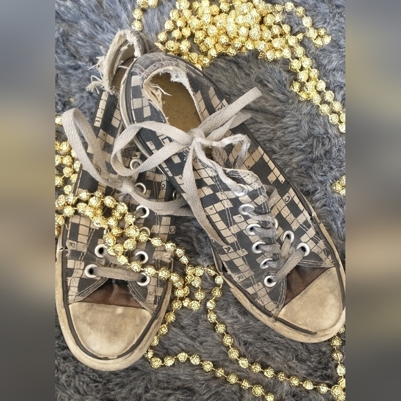 Converse All Star Crossword Puzzle Pattern Sneakers Size 7 Women - Picture 2 of 6